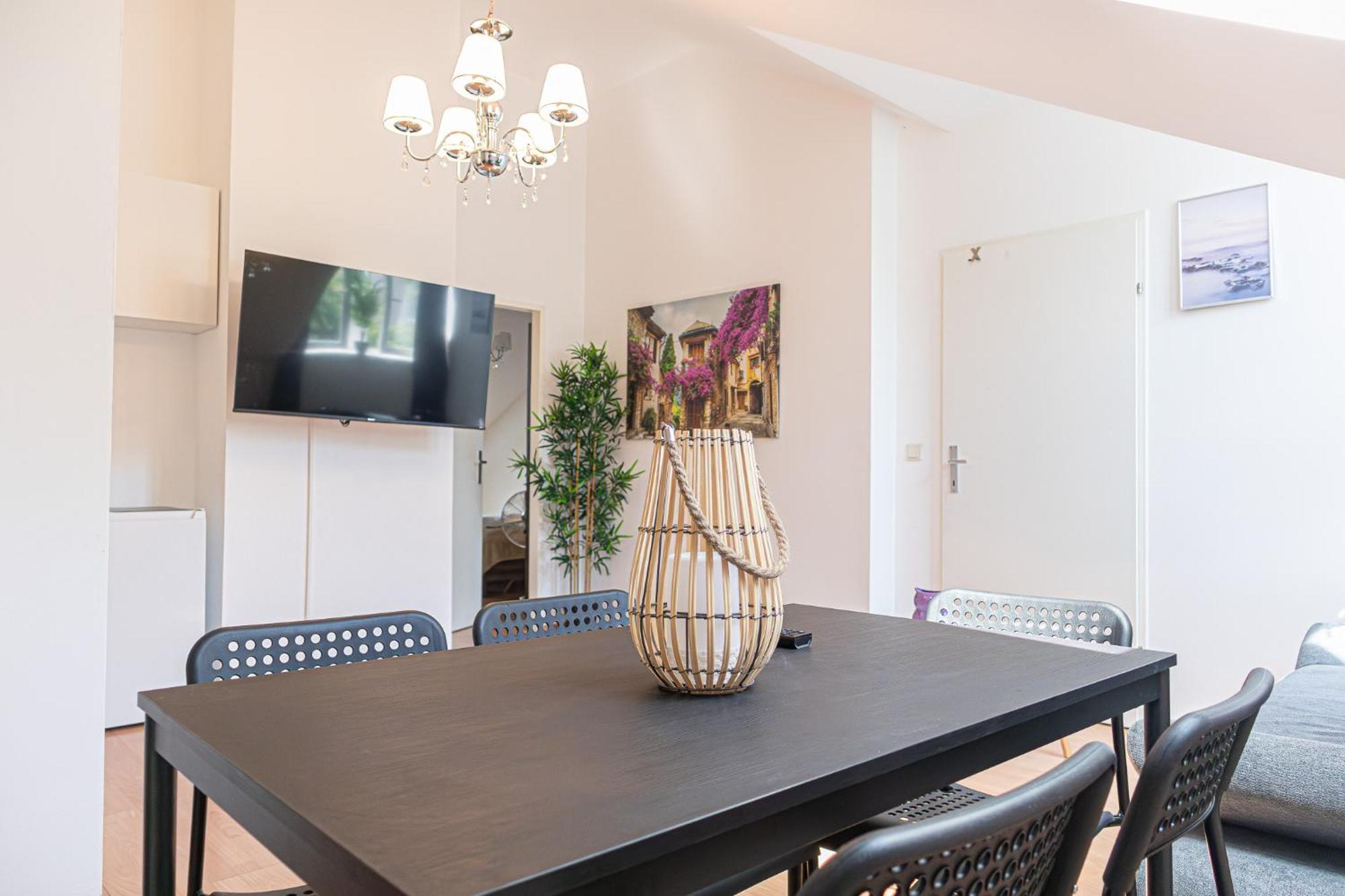 וינה Spacious 2Br Apt Great Location - Near Schoenbrunn מראה חיצוני תמונה
